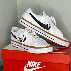 Nike W Court Legacy Casual Sneaker